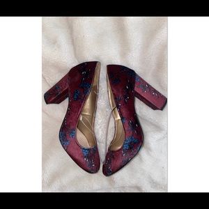 NWOT Libby Edelman Floral Velvet Pump Heels